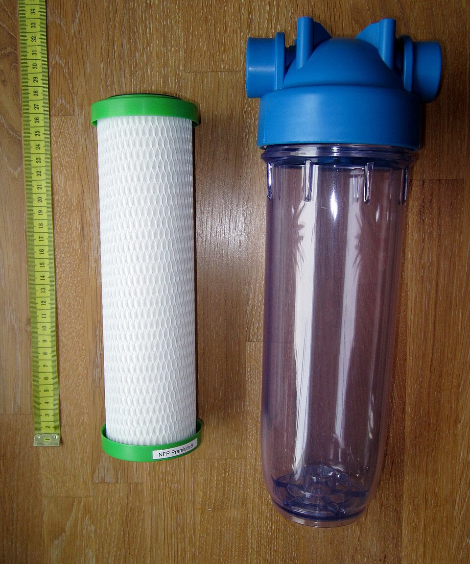 Water filter housing and replacement cartridge for routine filter maintenance